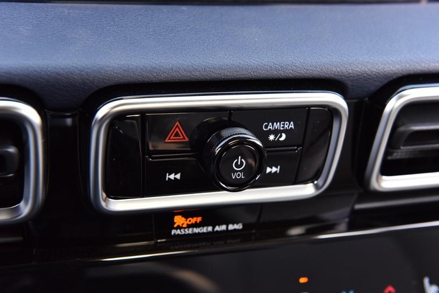 Nissan Sentra Vehicle Image 19