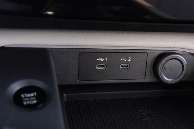 Nissan Sentra Vehicle Image 21