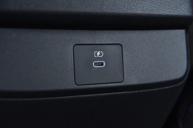 Nissan Sentra Vehicle Image 28