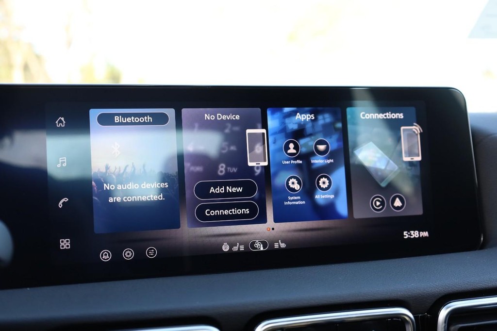 Nissan Sentra Vehicle Full-screen Gallery Image 11