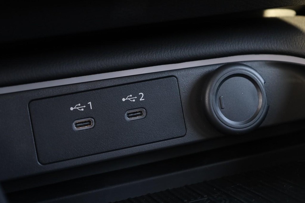 Nissan Sentra Vehicle Full-screen Gallery Image 14