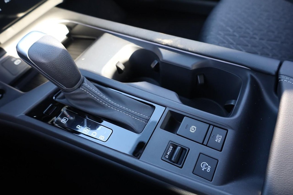 Nissan Sentra Vehicle Full-screen Gallery Image 15