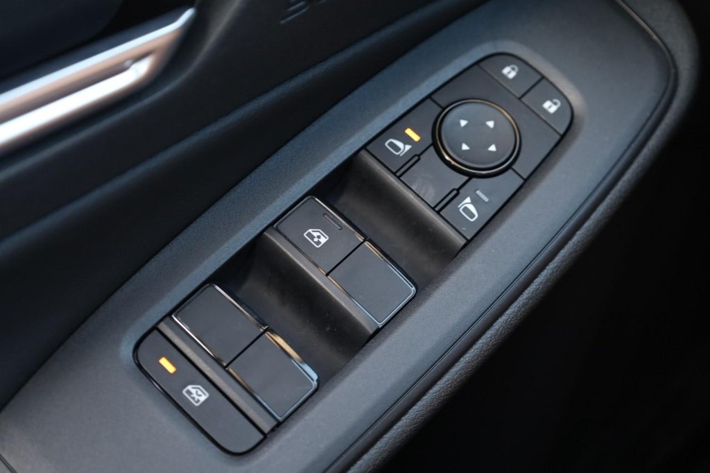 Nissan Sentra Vehicle Full-screen Gallery Image 17