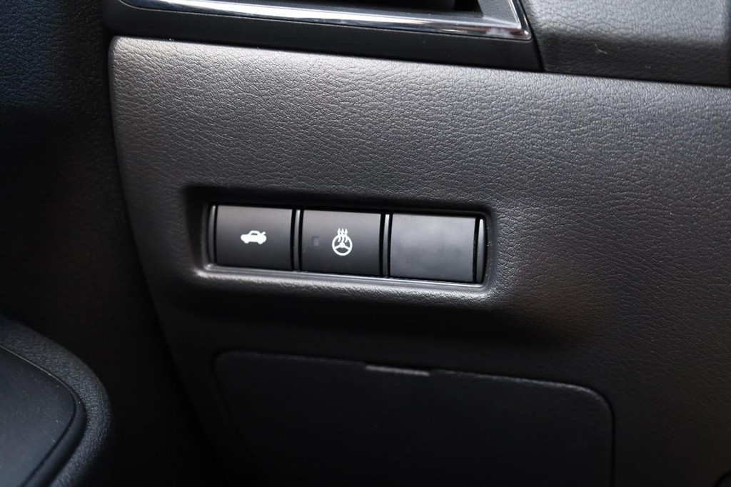 Nissan Sentra Vehicle Full-screen Gallery Image 18