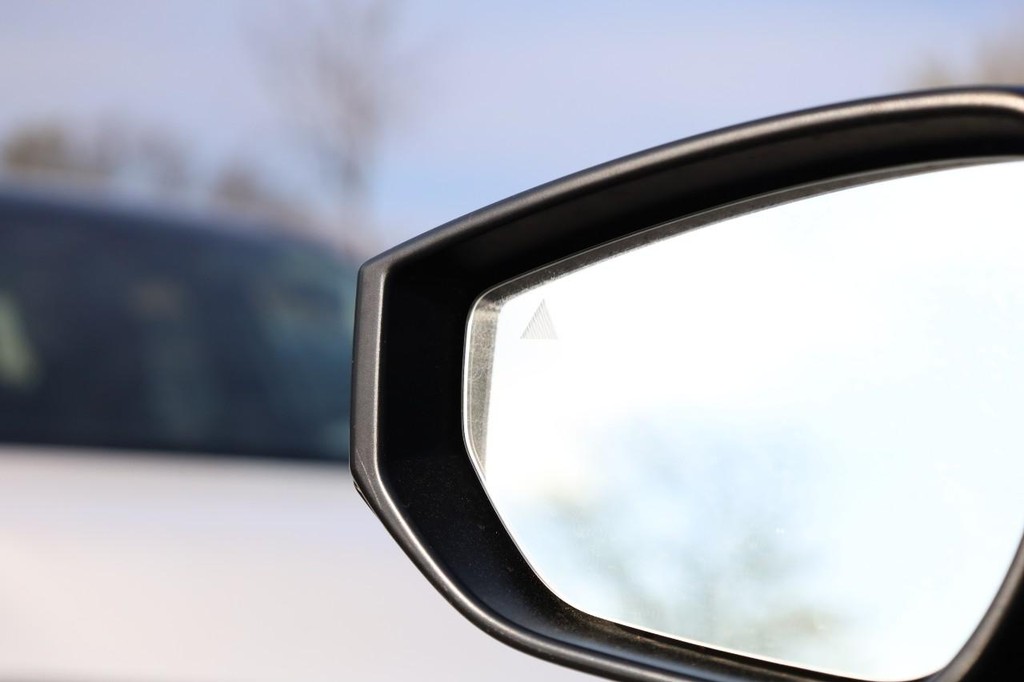 Nissan Sentra Vehicle Full-screen Gallery Image 19