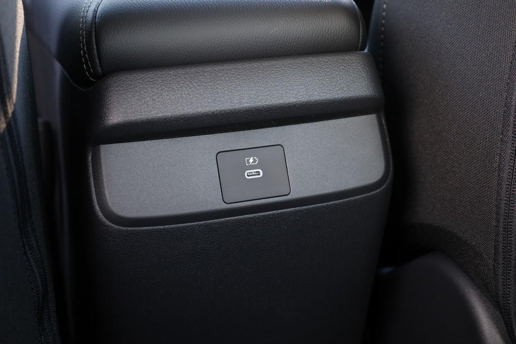 Nissan Sentra Vehicle Full-screen Gallery Image 21