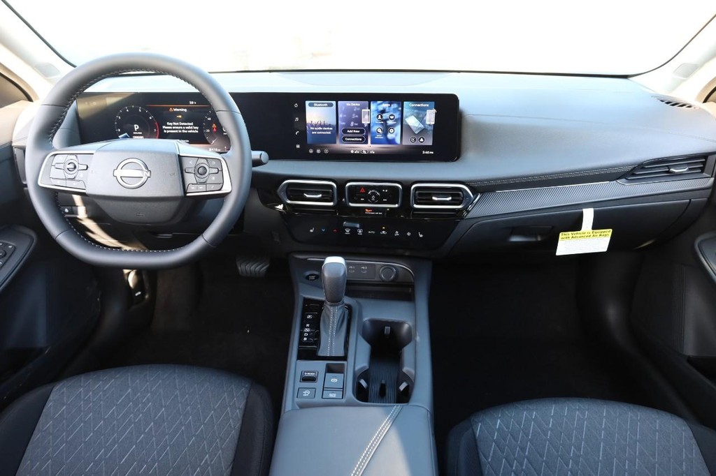 Nissan Sentra Vehicle Full-screen Gallery Image 22