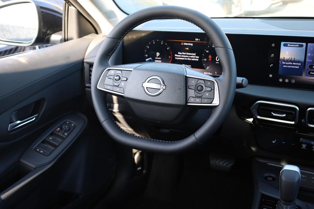 Nissan Sentra Vehicle Full-screen Gallery Image 23