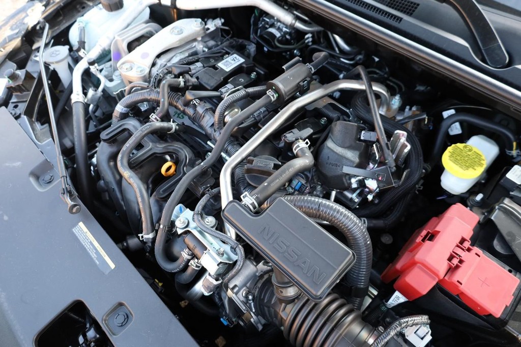 Nissan Sentra Vehicle Full-screen Gallery Image 25