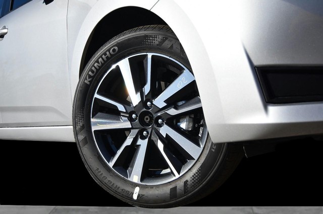 Nissan Versa Vehicle Image 03