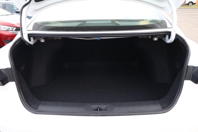 Nissan Sentra Vehicle Image 07