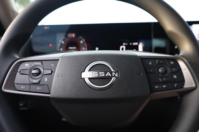 Nissan Sentra Vehicle Image 09