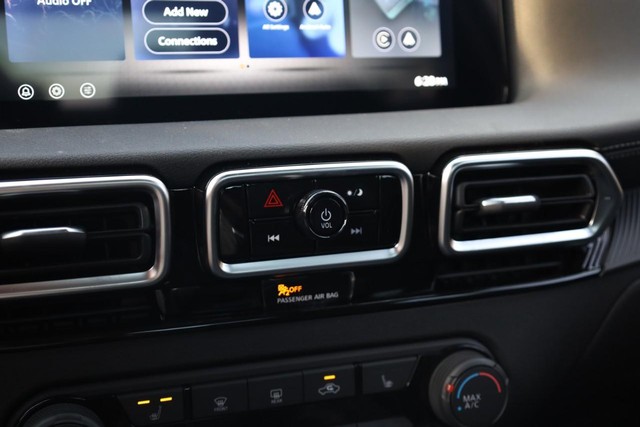 Nissan Sentra Vehicle Image 13