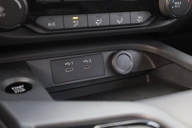 Nissan Sentra Vehicle Image 15