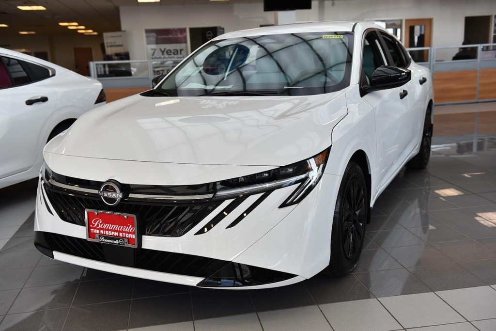 Nissan Sentra Vehicle Image 04