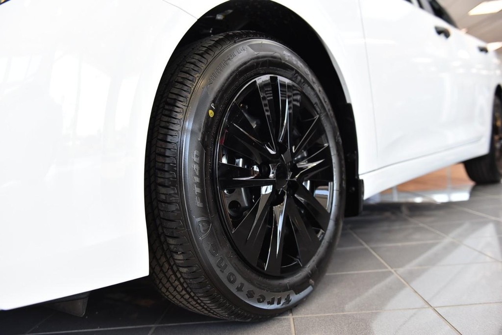 Nissan Sentra Vehicle Image 05