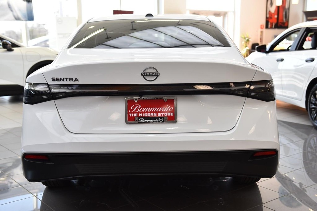 Nissan Sentra Vehicle Image 07