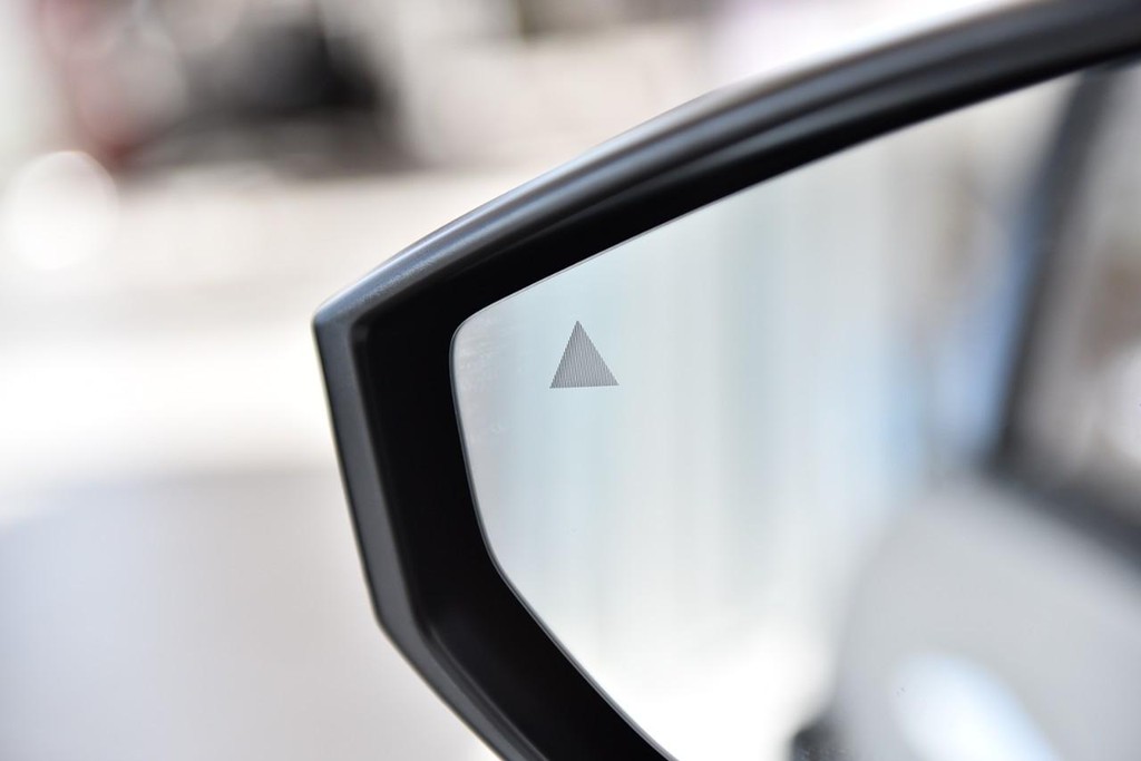 Nissan Sentra Vehicle Image 11