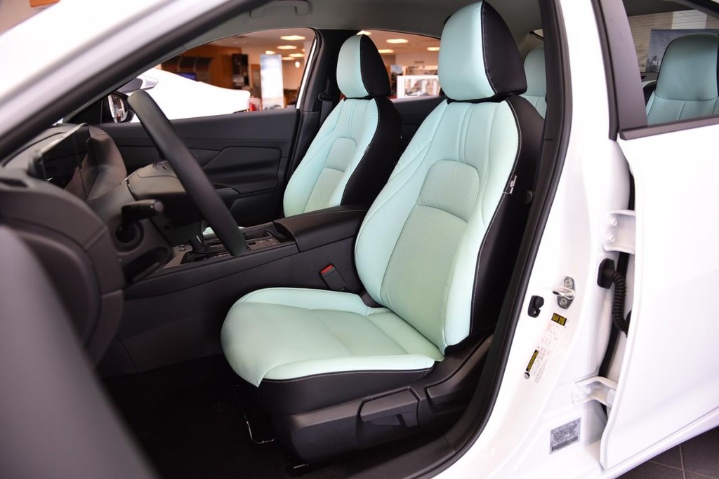 Nissan Sentra Vehicle Image 14