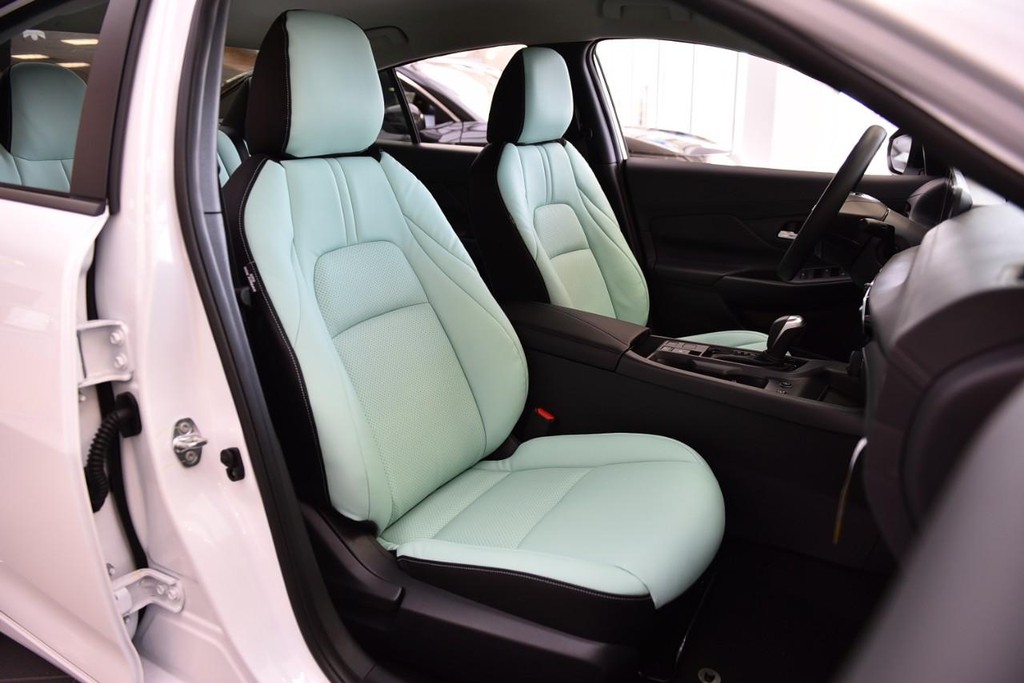 Nissan Sentra Vehicle Image 15