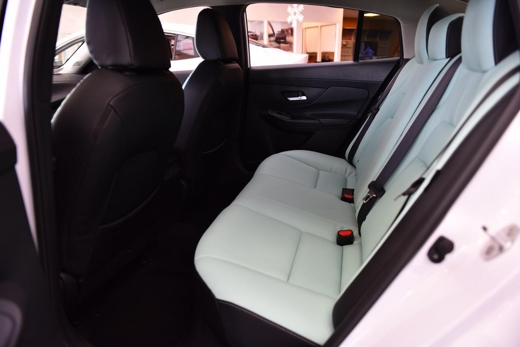 Nissan Sentra Vehicle Image 18