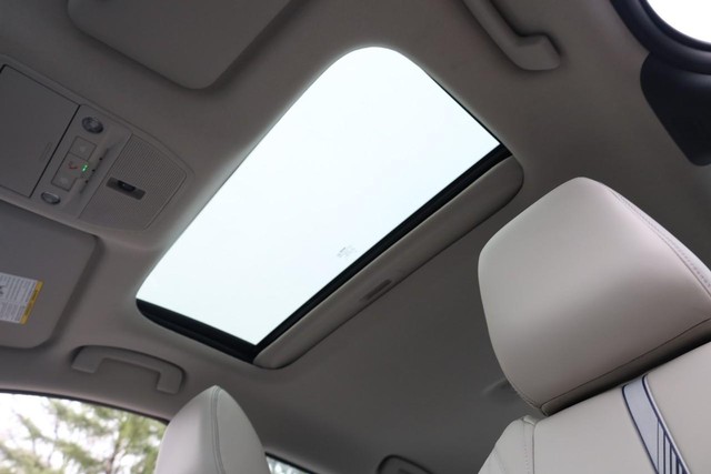 Nissan Sentra Vehicle Image 08