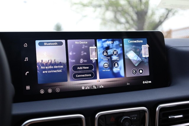 Nissan Sentra Vehicle Image 11