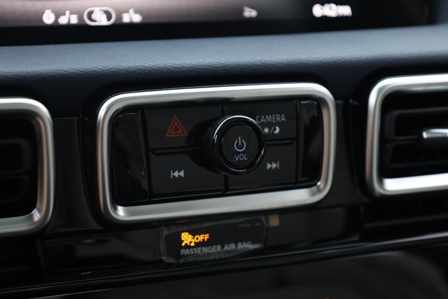 Nissan Sentra Vehicle Image 13