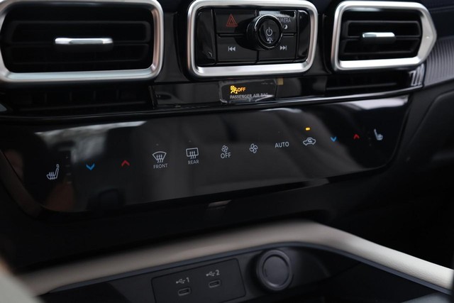 Nissan Sentra Vehicle Image 14