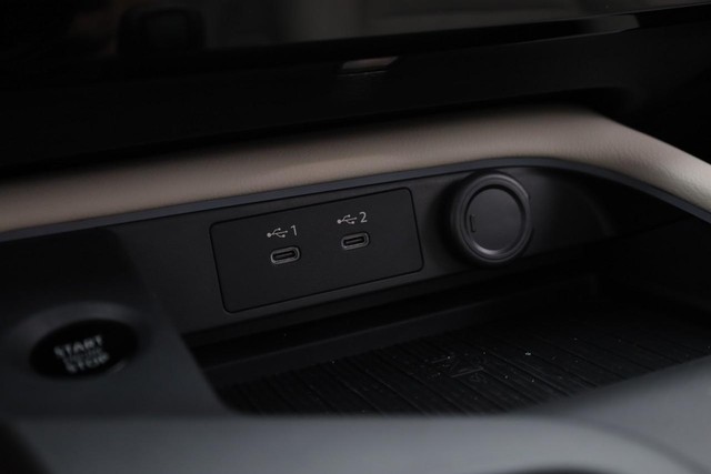 Nissan Sentra Vehicle Image 15