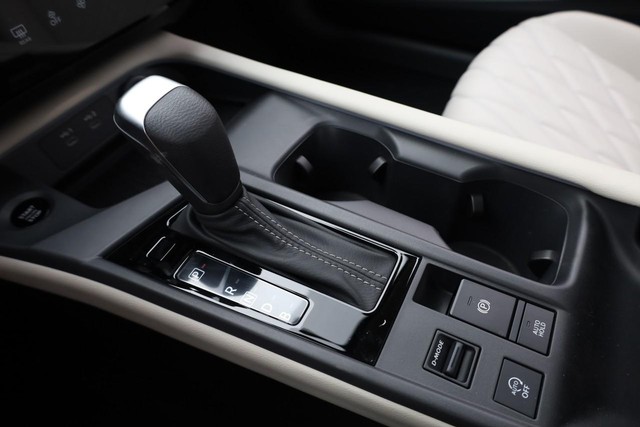 Nissan Sentra Vehicle Image 16