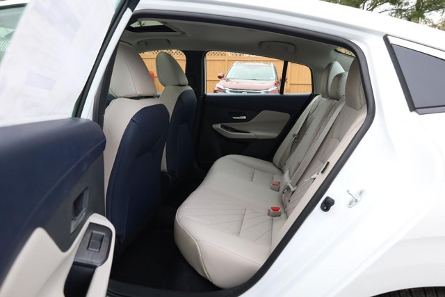 Nissan Sentra Vehicle Image 21