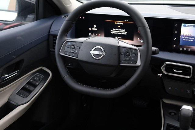 Nissan Sentra Vehicle Image 24