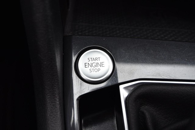 Volkswagen Tiguan Vehicle Image 16