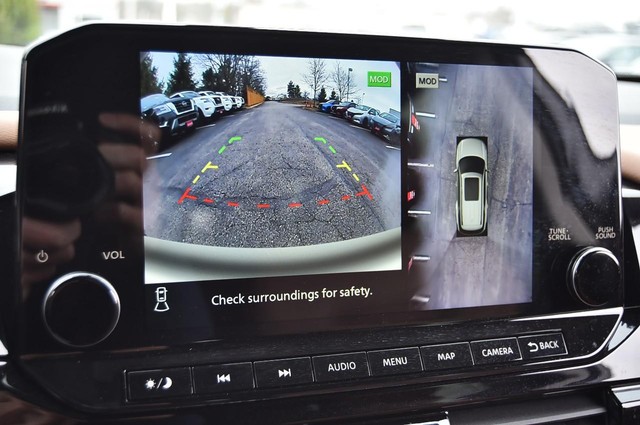 Nissan Pathfinder Vehicle Image 14