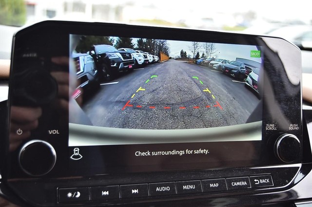 Nissan Pathfinder Vehicle Image 16