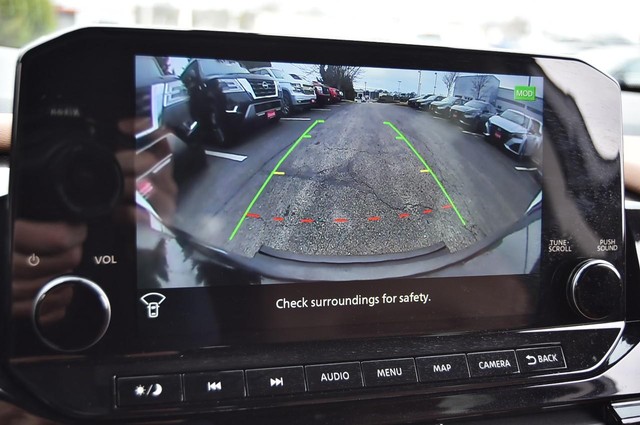 Nissan Pathfinder Vehicle Image 17