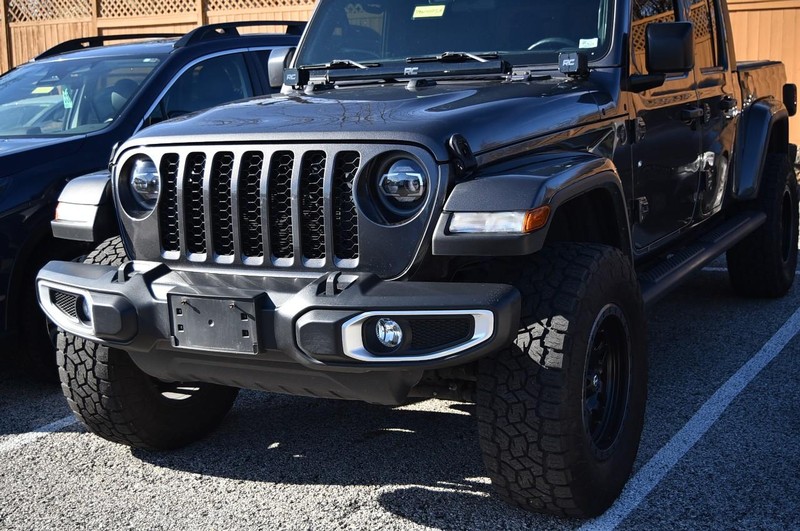 Jeep Gladiator Vehicle Image 02