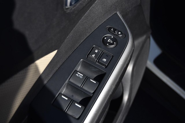 Honda CR-V Vehicle Image 09