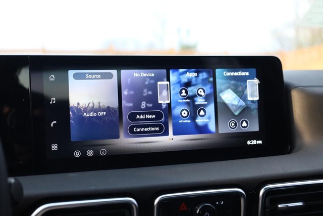 Nissan Sentra Vehicle Image 11