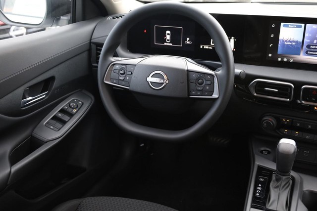 Nissan Sentra Vehicle Image 24