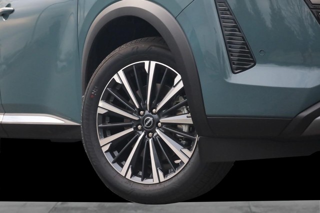 Nissan Pathfinder Vehicle Image 03