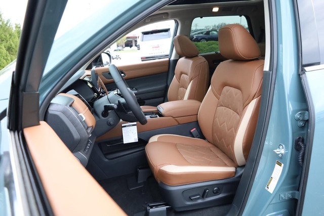 Nissan Pathfinder Vehicle Image 10