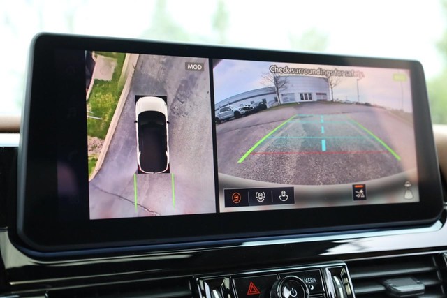 Nissan Pathfinder Vehicle Image 16