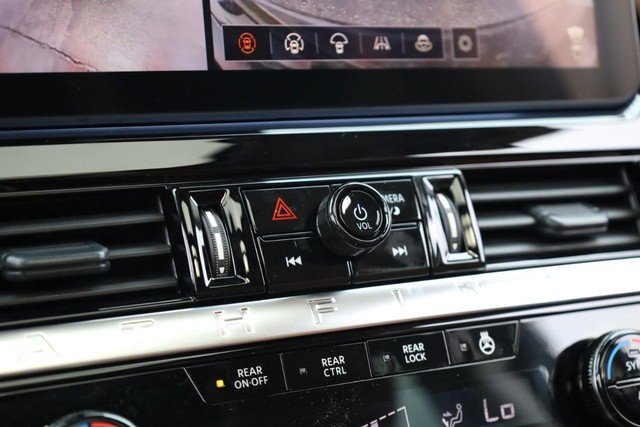 Nissan Pathfinder Vehicle Image 17