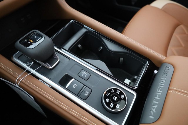 Nissan Pathfinder Vehicle Image 20