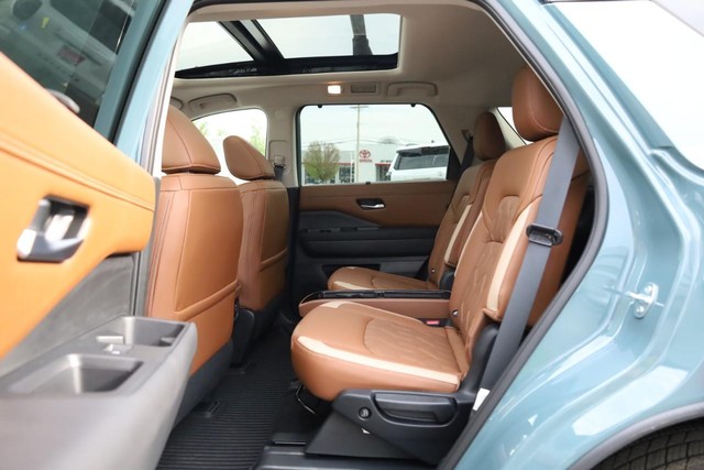 Nissan Pathfinder Vehicle Image 26