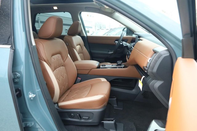 Nissan Pathfinder Vehicle Image 32