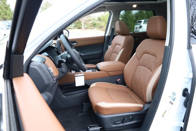 Nissan Pathfinder Vehicle Image 10