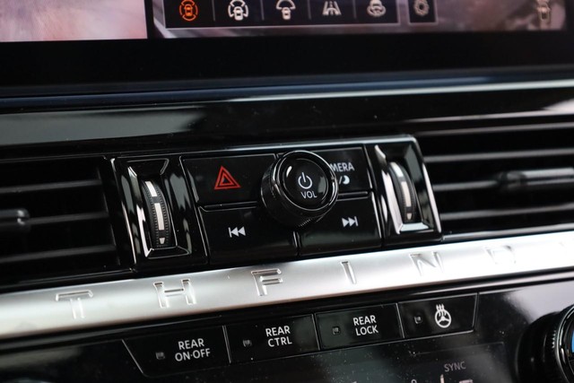 Nissan Pathfinder Vehicle Image 17